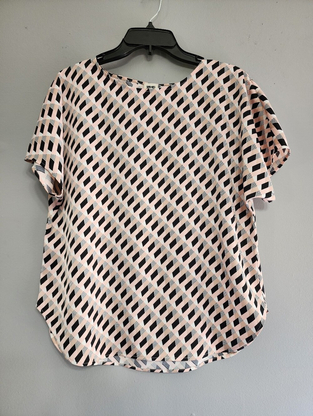 Anne Klein Pink and Black Geometric Short Sleeve Blouse
